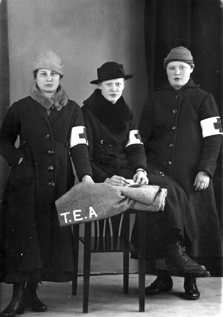 Red Guard nurses. People's Archive.